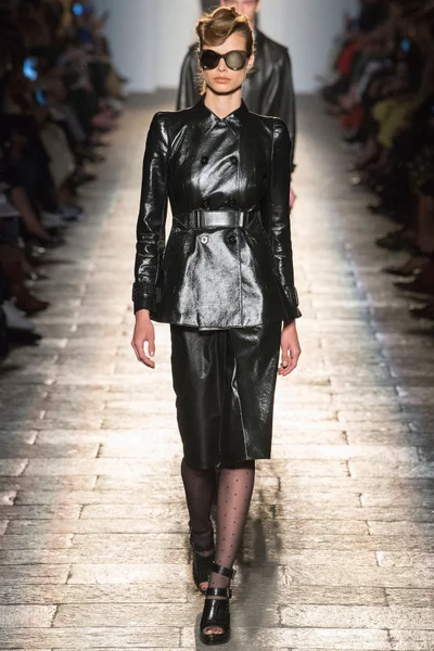 Look 30